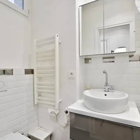 Nice For 3 - Montmartre 18e Apartment